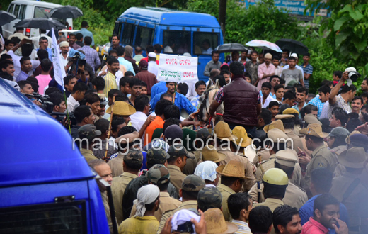 Yettinahole protest in uppinangady